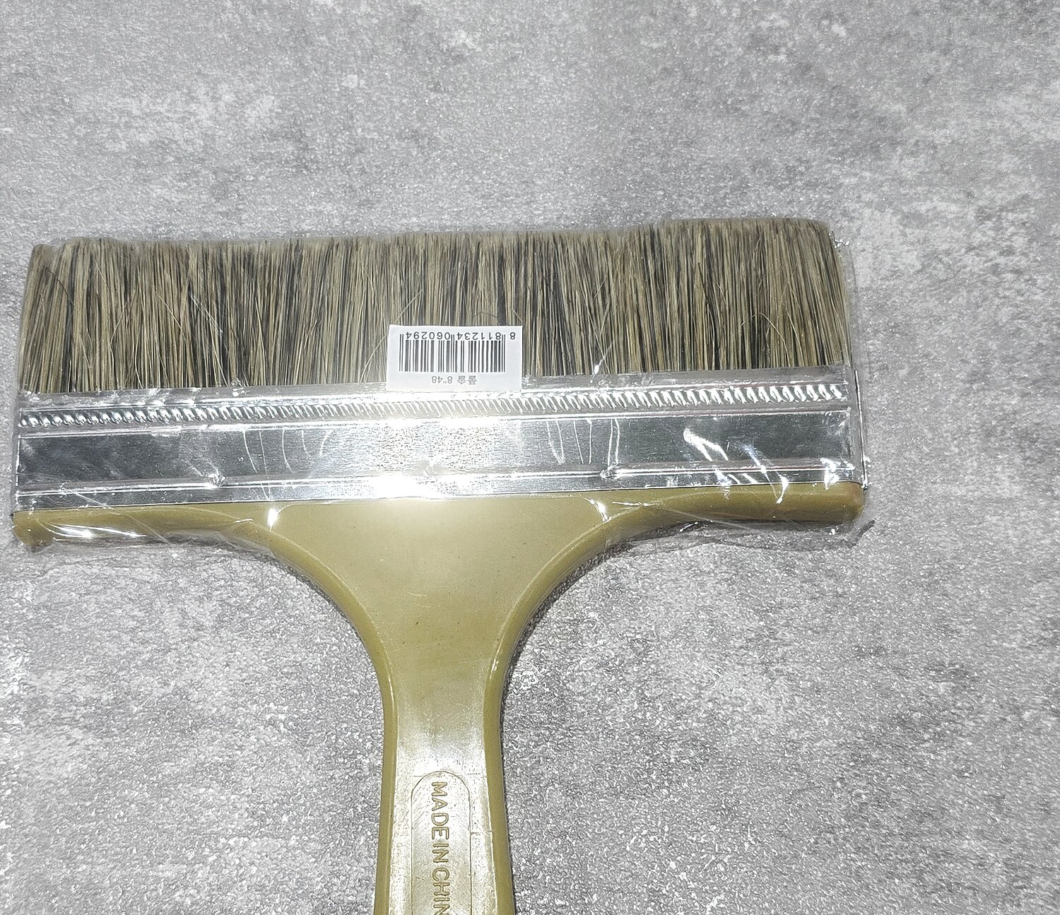 Wallpapering brush — wide smoothing brush for a bubble-free finish